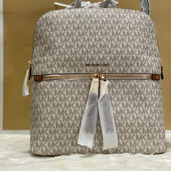 Michael Kors Bundle - Picture 4 of 5